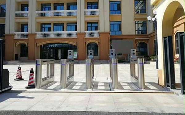 雨季到來教你如何對戶外閘機(jī)防水 雨季到來教你如何對戶外閘機(jī)防水