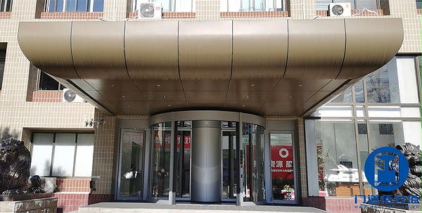 中國建材集團(tuán)旗下大廈兩翼自動(dòng)環(huán)柱旋轉(zhuǎn)門工程案例